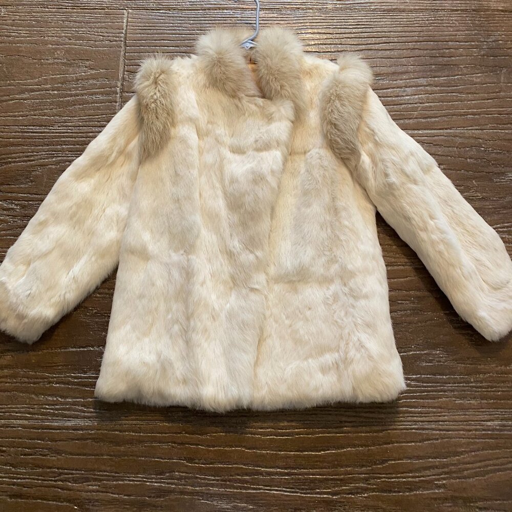 Beautiful Unbranded Vintage Women's White Rabbit Fur Coat.
